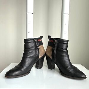 Burberry Black Pebbled Leather Ankle Boots – Nova Check – Made in Italy – EU 37